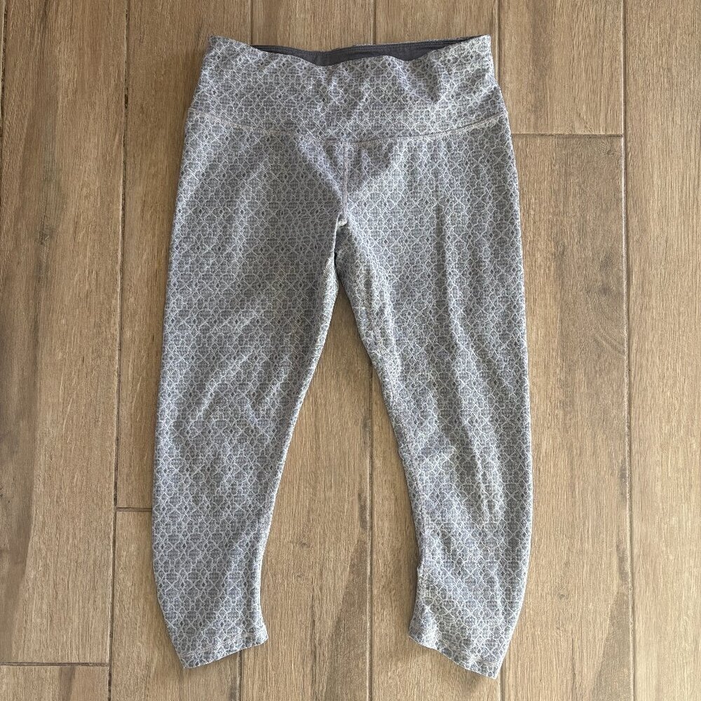 Prana Misty Capri Leggings Womens Medium Grey Geometric Cropped Yoga Workout Gym